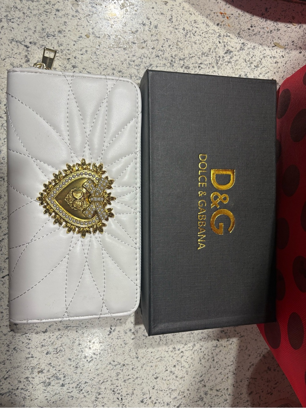 Source Unknown White Quilted Zip Wallet with Gold Heart Emblem